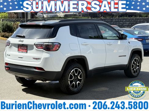 Used 2025 Jeep Compass Trailhawk AWD/4WD image 5