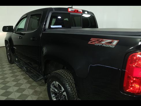 Used 2022 Chevrolet Colorado Z71 AWD/4WD image 17