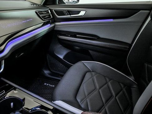 Certified 2025 Volkswagen Atlas Peak Edition SE image 23