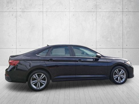 Used 2024 Volkswagen Jetta SE FWD image 4
