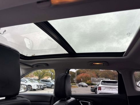 Used 2022 Jeep Compass Limited w/ Sun and Sound Group image 11