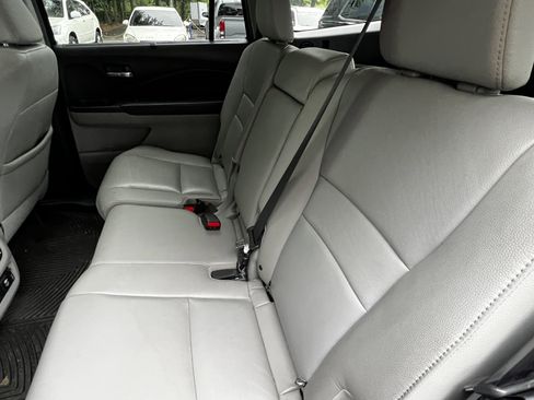 Used 2017 Honda Pilot Touring image 32
