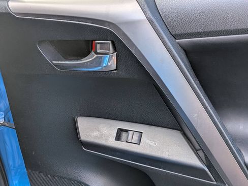 Used 2017 Toyota RAV4 XLE FWD image 29
