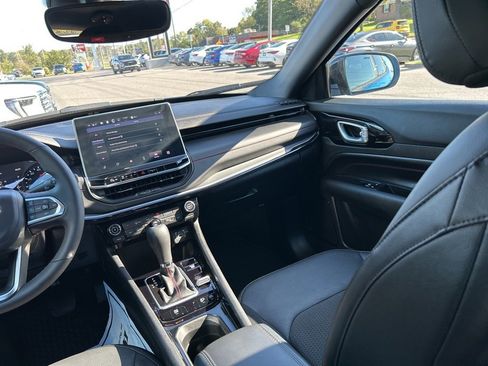 Used 2024 Jeep Compass Trailhawk w/ Trailhawk Convenience Group image 14