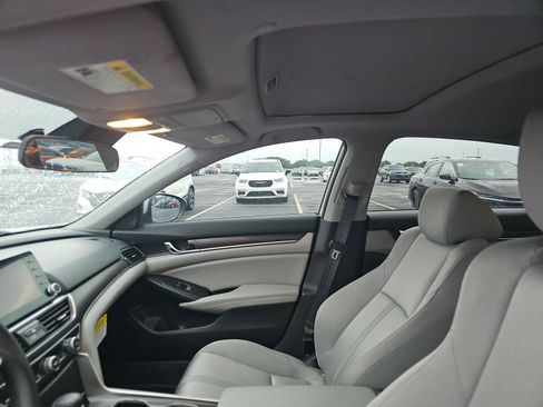 Used 2019 Honda Accord EX image 16