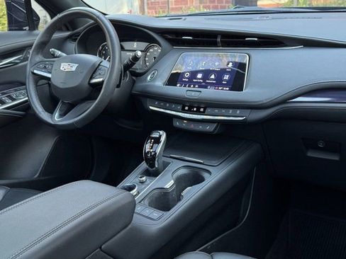 Used 2022 Cadillac XT4 Luxury w/ Cold Weather Package image 34