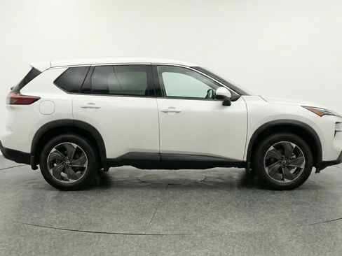 Used 2025 Nissan Rogue SV FWD image 11