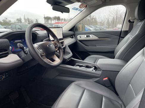 Used 2025 Ford Explorer Active w/ Active Comfort Package AWD/4WD image 12