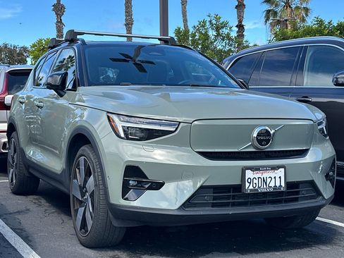 Used 2023 Volvo XC40 Recharge Ultimate AWD/4WD image 2