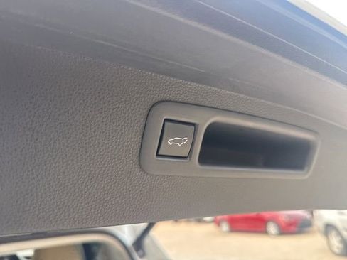 Used 2022 Toyota Highlander XLE image 9