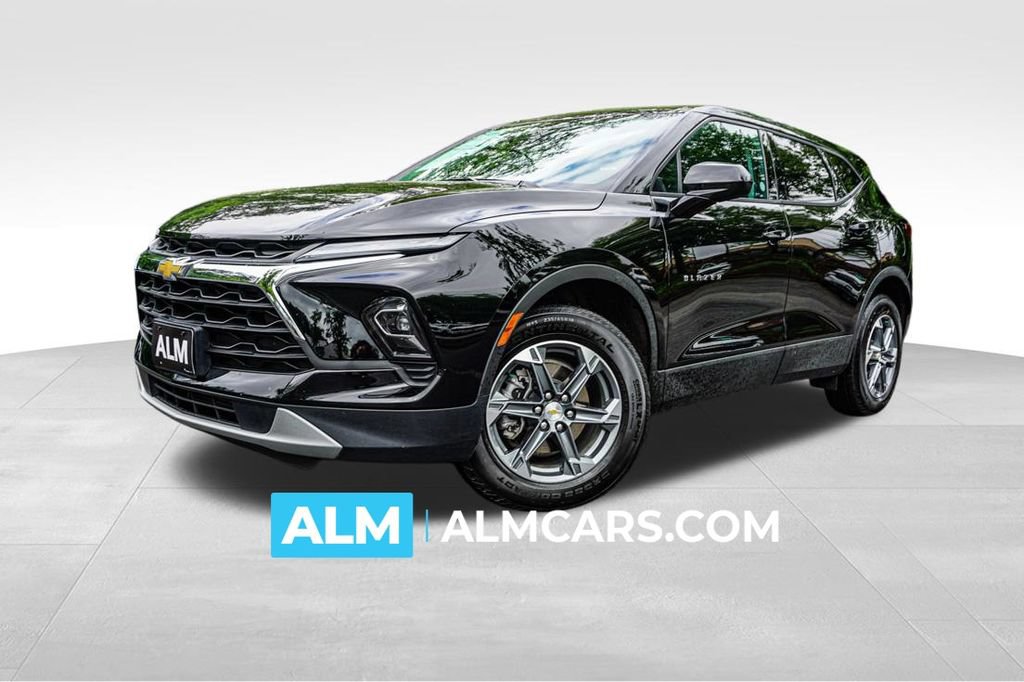 Used 2025 Chevrolet Blazer LT FWD image 1
