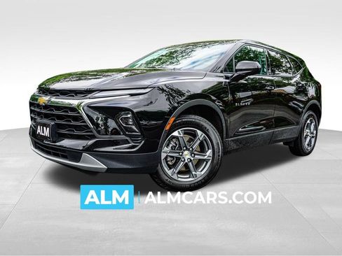 Used 2025 Chevrolet Blazer LT FWD image 1