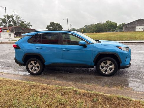 Used 2019 Toyota RAV4 XLE image 5