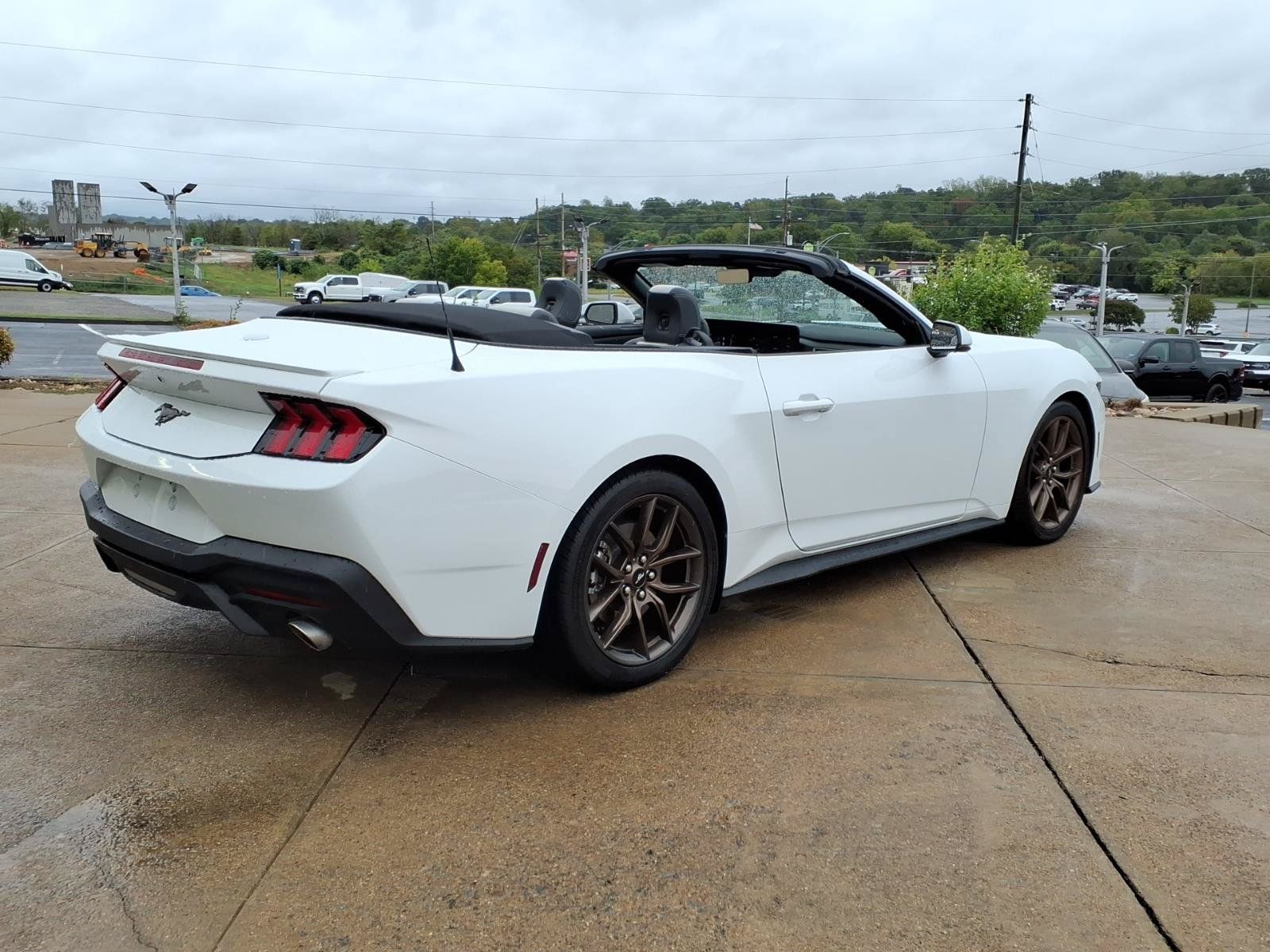 Used 2025 Ford Mustang Premium RWD image 8