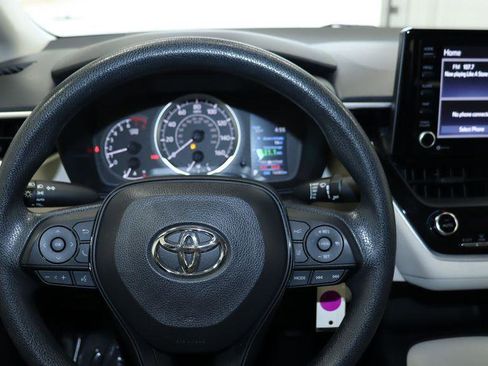 Used 2022 Toyota Corolla LE FWD image 17