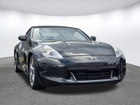 Used 2010 Nissan 370Z Touring w/ Sport Pkg RWD image 9