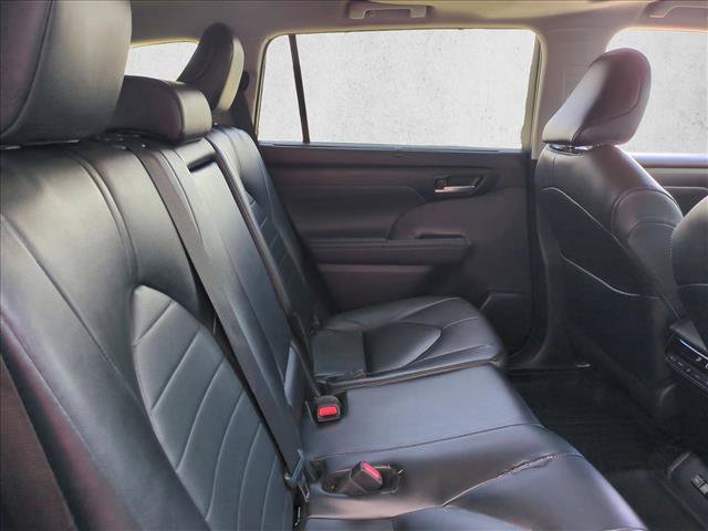 Used 2024 Toyota Highlander XLE FWD image 20