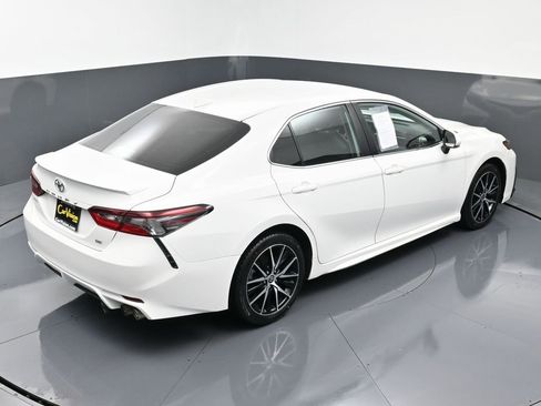 Used 2023 Toyota Camry SE image 39