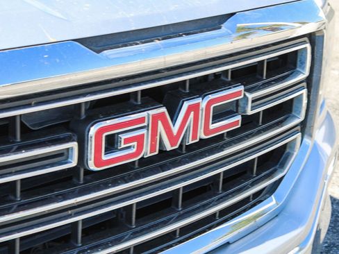 Used 2017 GMC Sierra 1500 SLE w/ SLE Value Package image 5