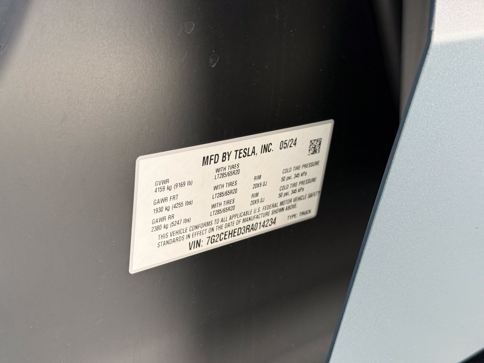 Used 2024 Tesla Cybertruck AWD Crew Cab image 36