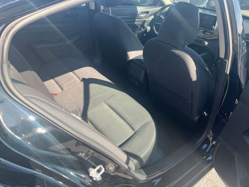 Used 2025 Nissan Altima 2.5 SV FWD image 40
