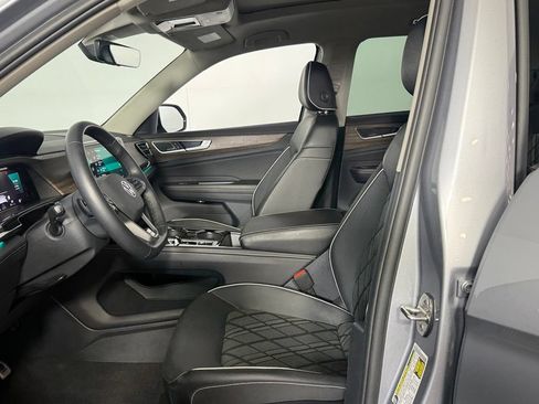 Used 2025 Volkswagen Atlas SEL Premium R-Line AWD/4WD image 24