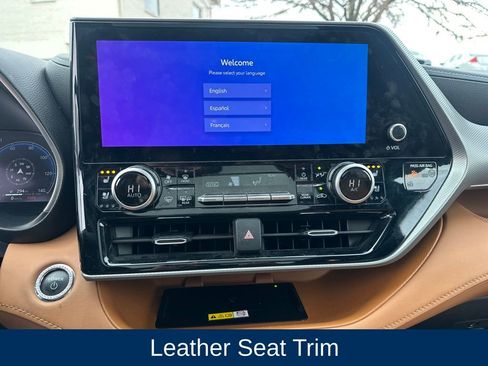 Used 2023 Toyota Highlander Platinum image 13