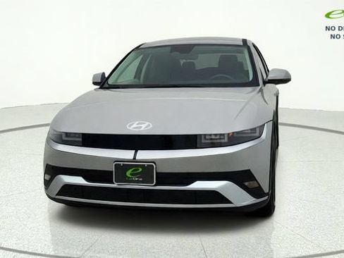 Used 2025 Hyundai Ioniq 5 SE RWD image 3