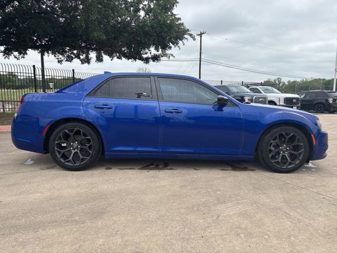 Used 2019 Chrysler 300 Touring w/ Sport Appearance Package RWD image 2
