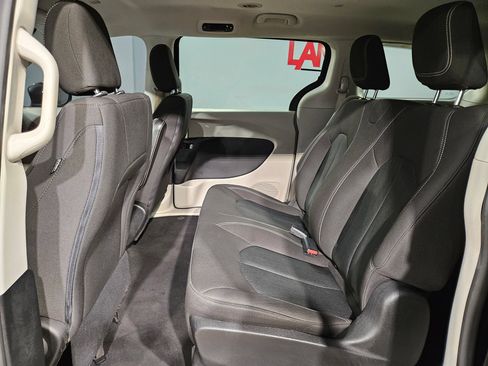 Used 2021 Chrysler Voyager L FWD image 33