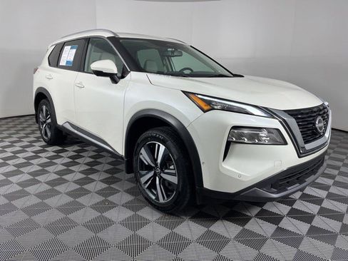 Used 2023 Nissan Rogue SL w/ SL Premium Package FWD image 2