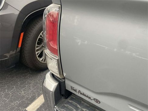 Used 2020 Toyota Tacoma TRD Off-Road image 7