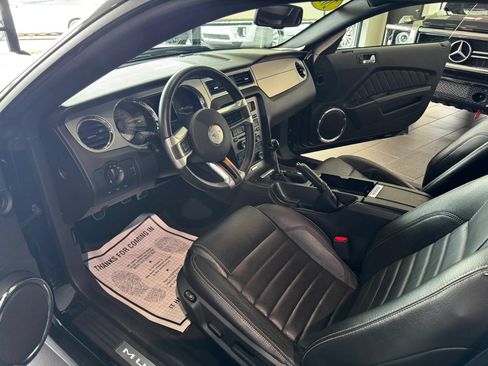 Used 2010 Ford Mustang GT RWD image 9