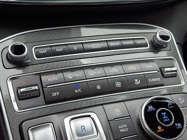 Used 2023 Hyundai Santa Fe Limited AWD/4WD image 18