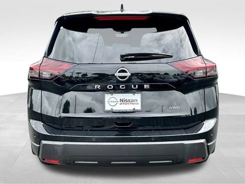 Used 2025 Nissan Rogue S image 5