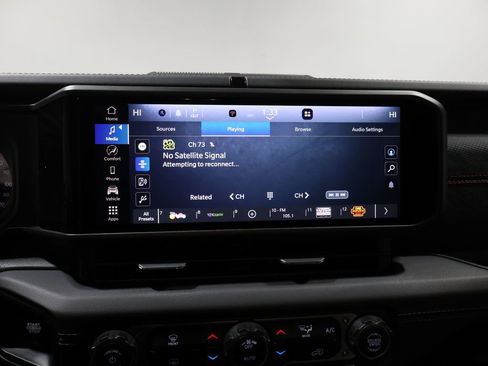 Used 2025 Jeep Wrangler Unlimited Rubicon image 24