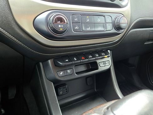 Used 2021 GMC Canyon Denali AWD/4WD image 12
