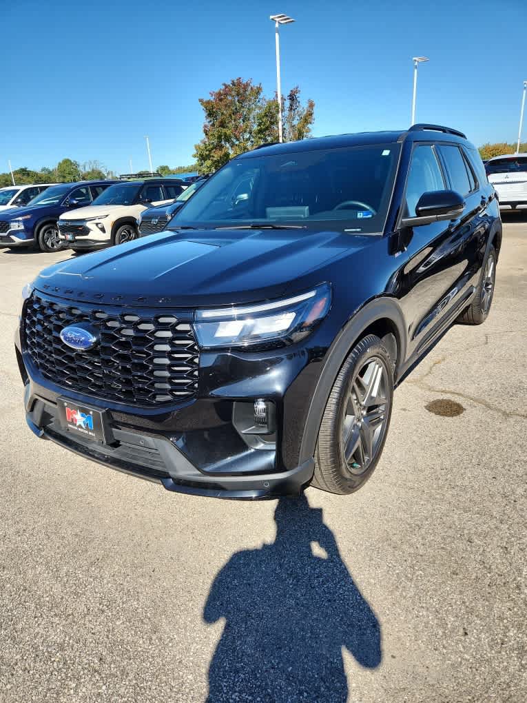 Used 2025 Ford Explorer ST-Line w/ ST-Line Street Pack AWD/4WD image 13