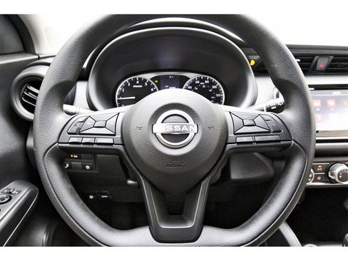 Certified 2025 Nissan Kicks Play S image 11