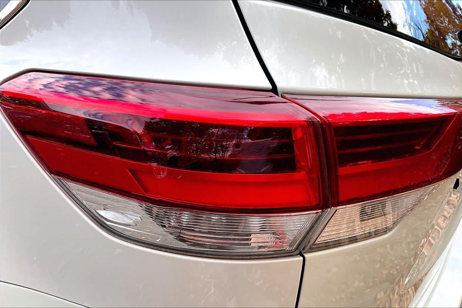 Certified 2019 Toyota Highlander XLE AWD/4WD image 26