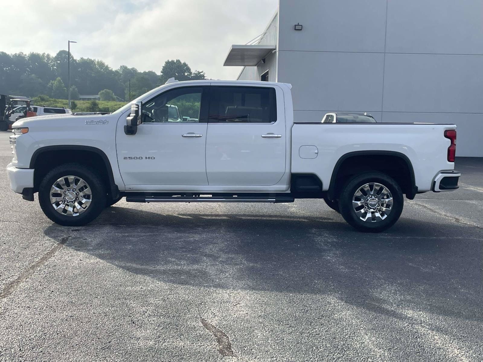 Used 2023 Chevrolet Silverado 2500 High Country w/ Technology Package AWD/4WD image 8