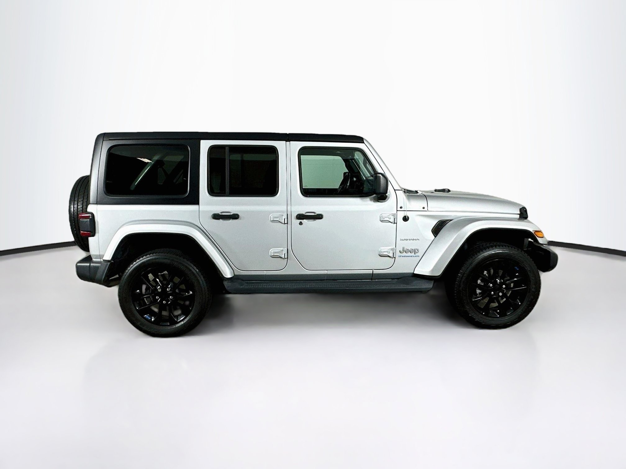 Used 2023 Jeep Wrangler Unlimited Sahara w/ Cold Weather Group AWD/4WD image 10