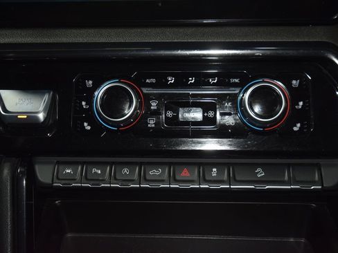 Used 2023 GMC Sierra 1500 AT4 w/ Technology Package AWD/4WD image 33