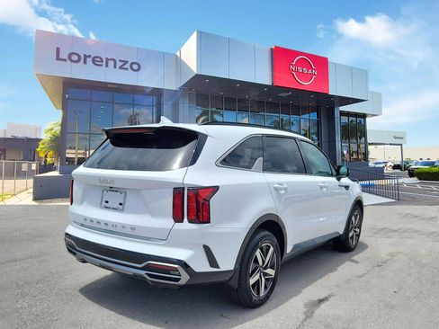 Used 2022 Kia Sorento EX w/ Panoramic Sunroof Package FWD image 5
