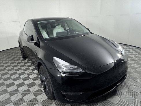 Used 2025 Tesla Model Y Long Range AWD/4WD image 4