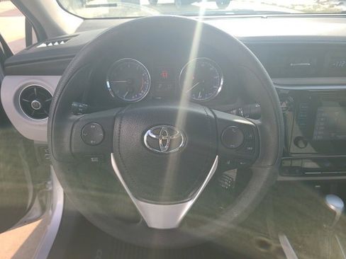Used 2018 Toyota Corolla LE image 19