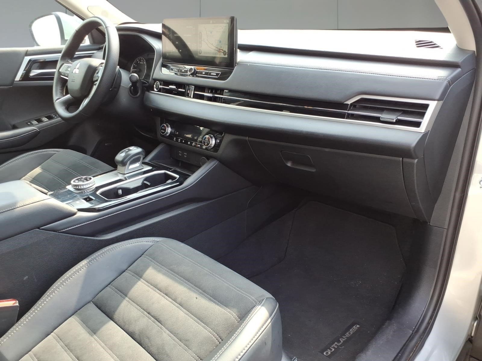 Used 2025 Mitsubishi Outlander SE AWD/4WD image 7