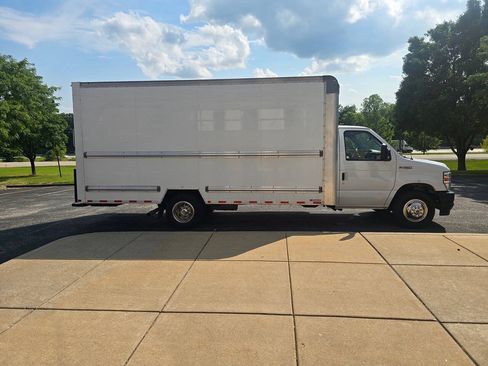 Used 2022 Ford E-350 and Econoline 350 Super Duty RWD image 5