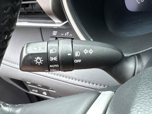 Used 2023 Toyota Highlander Limited AWD/4WD image 17