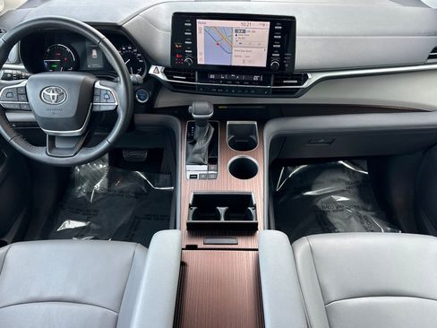 Certified 2022 Toyota Sienna XLE w/ XLE Plus Package image 13